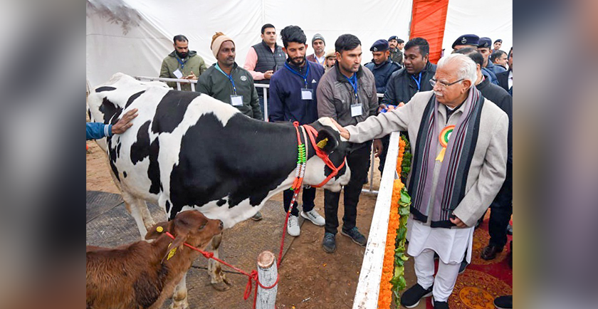 हरियाणा के मुख्यमंत्री ने अपना पैतृक घर इ-लाइब्रेरी के लिए दिया